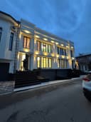 3 qavatli hashamatli hovli sotiladi